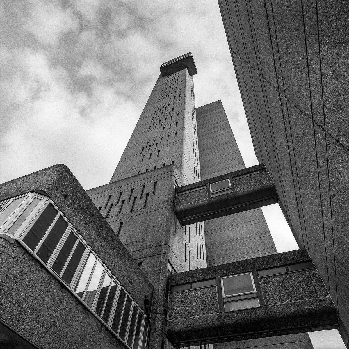 Trellick Tower 01