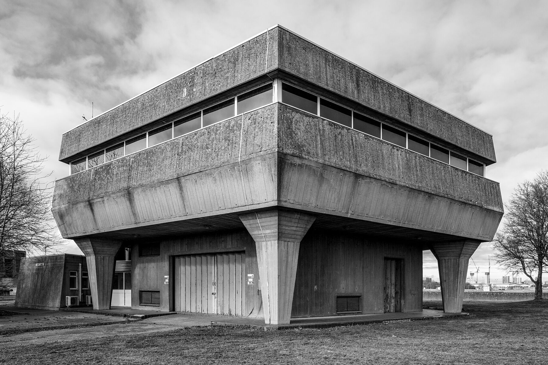 Beckton STW Monitor Building 01 – Simon Phipps